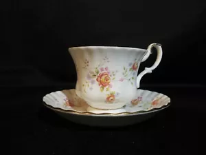 Royal Albert Peach Rose Cup & Saucer Bone China Made in England - Foto 1 di 4