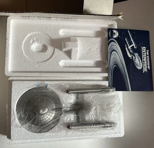 VINTAGE STAR TREK PEWTER USS ENTERPRISE NCC-1701 WITH STAND FRANKLIN MINT - Picture 1 of 8