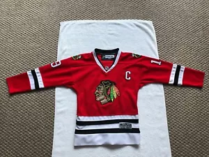 Maglia Jonathan Toews Blackhawks (rosso Reebok— taglia giovanile S/M) più maglia giovanile - Foto 1 di 11