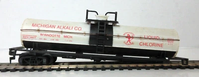 HO Scale Michigan Alkali Co. Single dome Tank Car  GATX 39817 - Image 1 of 4