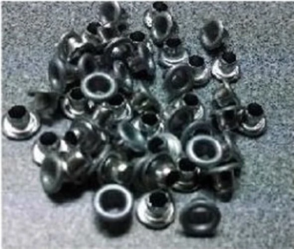 Juego de 50 ojales redondos color plata Bazzill Foto 1 de 1