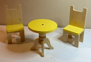Barbie Puppe Holz Möbel - gelber Tisch und Stühle - Bild 1 von 2