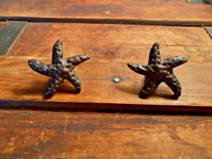 2 GUSSEISEN SEESTERN NAUTISCHE KNÖPFE, ZIEHT FÜR MÖBEL NEU - Bild 1 von 5