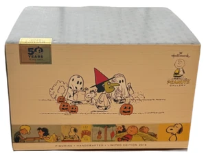 Peanuts Great Pumpkin 50th Figureine Set Limited Edition "I Got a Rock" 2016 - Picture 1 of 4