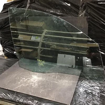 Vidrio delantero derecho usado para puerta delantera se adapta a: BMW 750I 2007 sin opción antirrobo Foto 1 de 4