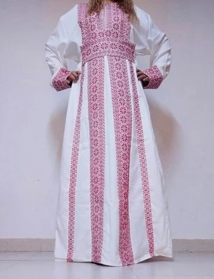 Vestido Thobe Palestino para Mujer Vestido para Niña con Hermoso Bordado Foto 1 de 4