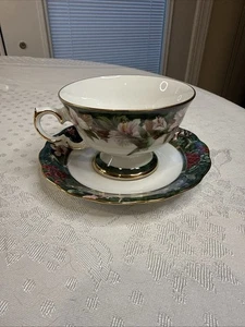 Bradford Editions Teetasse und Untertasse Lena Liu Rubin-Kehlkolibri grün - Bild 1 von 4