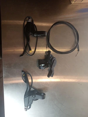 Shimano Deore SL-M610 2 / 3 speed shifter mtb And deore g01.m Brake Levers - Image 1 of 4