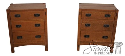 70133: Par de mesitas de noche STICKLEY Mission Oak con 3 cajones Foto 1 de 4