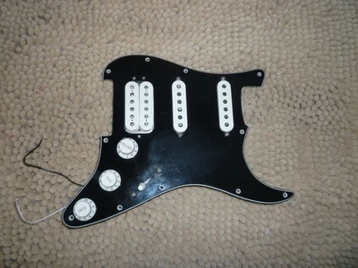 Golpeador Fender Player Stratocaster HSS negro cargado pastillas Alnico V genuino Foto 1 de 2