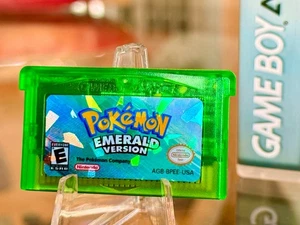 PKMN Smeraldo-Oro-Giallo con Etichetta Olografica Personalizzata RTC Funzionale e Custodia Gioco - Foto 1 di 19