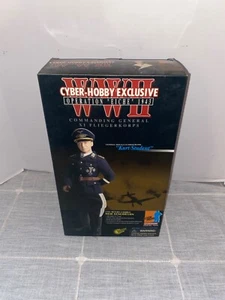 Figura Dragón 1/6 Cyber Hobby Operation Roche Comandante General Kurt Student - Imagen 1 de 3
