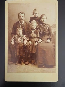 1880er Jahre gut gekleidete Familienportrait Kabinettkarte - Bild 1 von 3