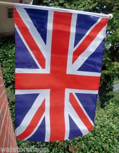 BANDERA DE MANO GRANDE UNION JACK GRAN BRITÁNICA 18"" X 12"" con poste de madera de 24 - Imagen 1 de 1