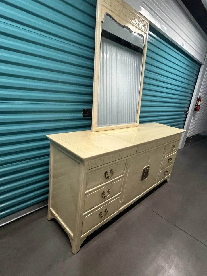 Henredon “Villa Borghese” Bedroom Set – Dresser, Mirror & Pair of Nightstands – - Image 1 of 4