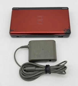 Nintendo DS Lite rosso e nero con caricatore OEM TESTATO HA DANNI ESTETICI LEGGI! - Foto 1 di 22
