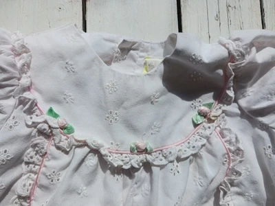 Mameluco vintage con volantes y ojales rosas blancas rosas para bebés niñas Foto 1 de 4