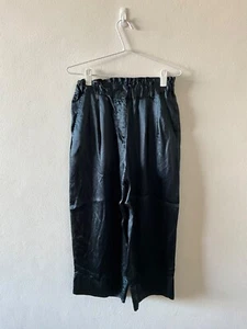 Lee Mathews - Ladies Deep Green Satin 3/4 Pants - Size 2. - Picture 1 of 9
