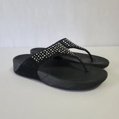 Sandalias de tanga FitFlop Novy con tachuelas para mujer talla 9 negras Foto 1 de 4