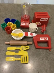 Children's Play Dishes And Betty Crocker Utensils Roller Cookie Cutters #4A - Picture 1 of 5