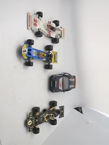 Lotto lavori CORGI tra cui 32 JPS LOTUS F1 sierra zaffiro Surtees t.s9 Hesketh 308 - Foto 1 di 6