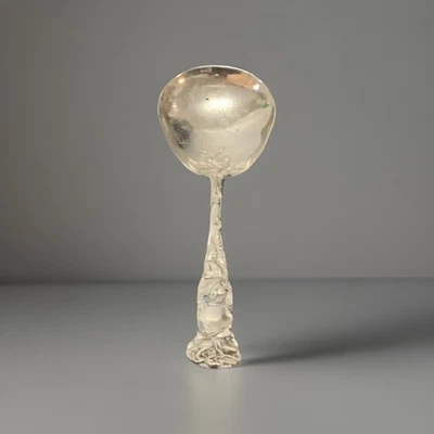 Cuchara para servir cara dama Art Nouveau vintage adornada mango floral plateado 9,5" Foto 1 de 4