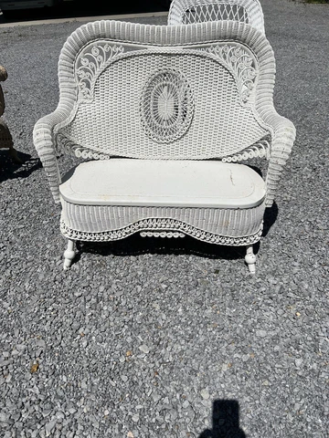 Antique Beautiful Wicker Love seat White ￼ Heywood Wakefield Cover