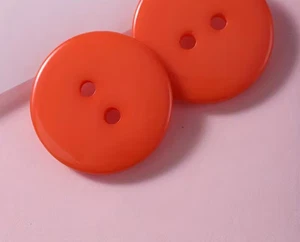10pcs Res Ipsa Loquitur Melbourne - 15mm Round Orange Resin Buttons - Picture 1 of 1