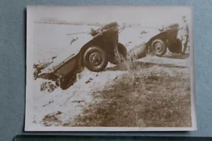 Foto Photo 220807 WW2 WK2 zwei VW Volkswagen Typ 166 Schwimmwagen am Wasserufer - Bild 1 von 2