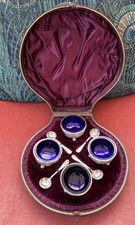 BOXED SET OF SOLID SILVER VICTORIAN SALTS & SPOONS SET OF 4 H/M SHEFFIELD 1894
