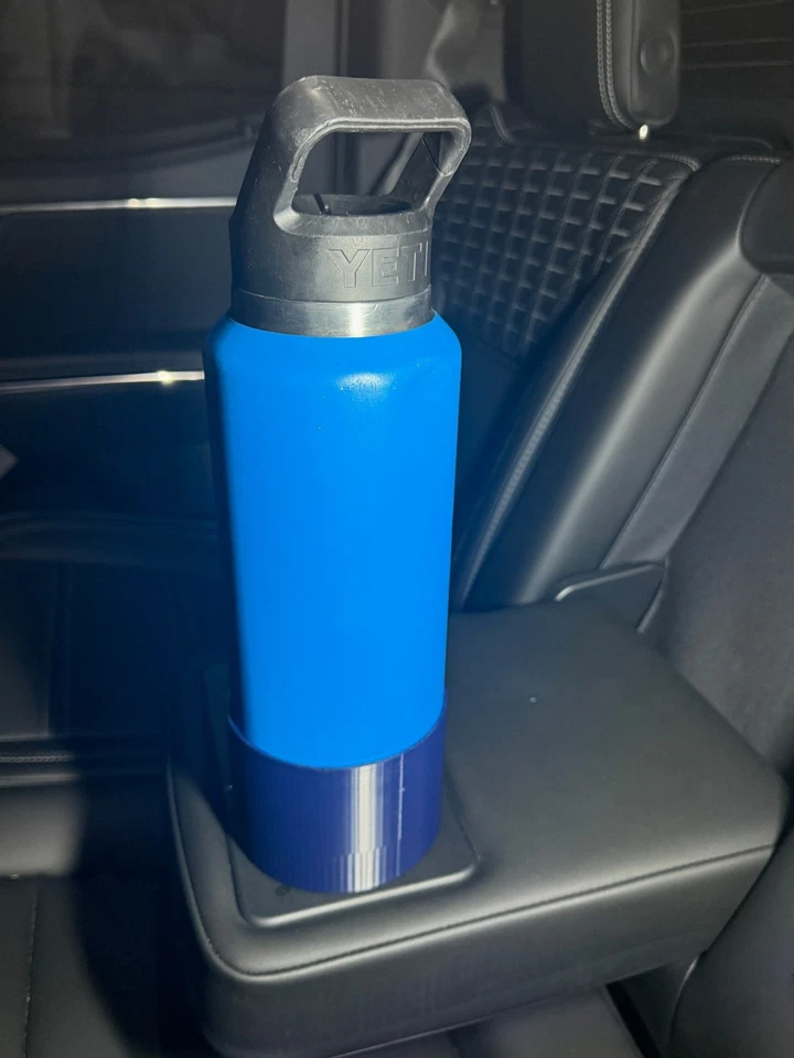 Универсальный адаптер для подстаканника Yeti Rambler 46 унций | 2019-2025 GMC Sierra (EV)  - Изображение 1 из 4