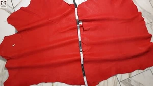 LEDER TIP 38765-V, Lederreste, 2 Lederhäute Konvolut 0,8mm, carminrot nappa - Bild 1 von 1