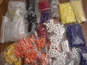 Large Lot Plastic beads 5mm & 10mm Multicolored - Picture 1 of 6