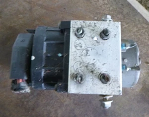 Subaru Liberty Legacy 3rd Gen 11/98-8/03 ABS Pump 27531 AC050 - Picture 1 of 5