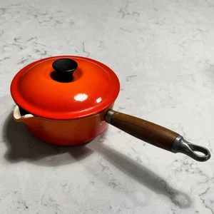 Vintage Le Creuset #18 pentola salsa fiamma arancione ghisa smaltata con coperchio usata in ottime condizioni - Foto 1 di 10
