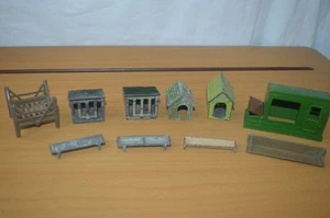 Britains / Other Makers Metal Kennels / Hen House / Troughs etc QTY 10 - Picture 1 of 9