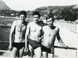 Shirtless Handsome young men couple hug bulge beach gay vtg photo - Picture 1 of 3