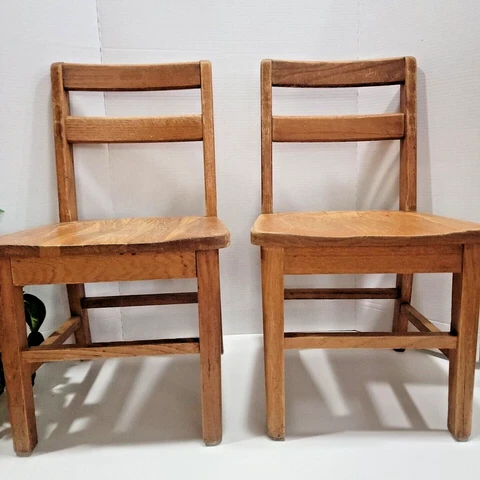 Vintage Pair of Guidecraft Classic Child/Kid Size Solid Oak Wood School Chairs Cover