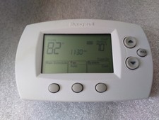 Honeywell TH6220D1028 FocusPro Programmable Thermostat
