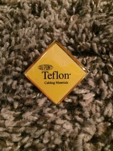 Vintage DuPont Teflon Verkabelungsmaterialien Anstecknadel, Epoxidoberfläche, exc. cond. - Bild 1 von 2