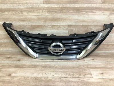 REJILLA CAPÓ RADIADOR DELANTERO NISSAN ALTIMA OEM NEGRO CROMO 2016-2018 Foto 1 de 3
