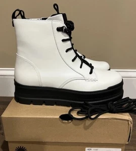 Neu im Karton UGG Damengröße 7,5 Seitenstiefel weiß schwarz - Bild 1 von 5