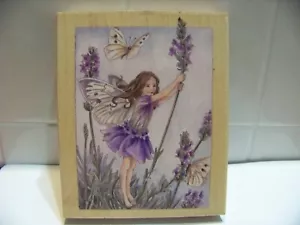 Estampilla de goma grande de hadas con flores de lavanda vintage 1998 Cicely Mary Barker usada - Imagen 1 de 4