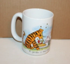 Pooh In A Garden of Friendliness Disney Keramik Kaffeebecher 16 Unzen - Bild 1 von 6