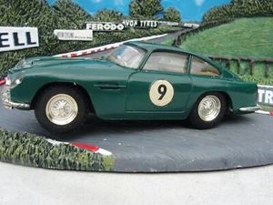 SCALEXTRIC ASTON MARTIN DB4 GT #9 GREEN C68 1:32 SLOT USED UNBOXED - Picture 1 of 9