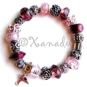 Brazalete Dije Europeo de Flor Colibrí con Cuentas de Vidrio Púrpura Rosa - Imagen 1 de 5