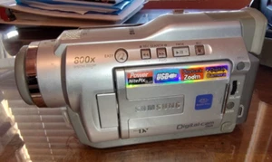 Samsung SC-D23 Mini DV SCD23 Camcorder for Parts AS IS - Picture 1 of 5