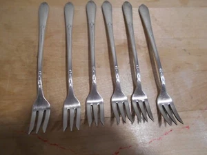 6 Rogers 1933 INSPIRATION Pattern Seafood Cocktail Forks IS Silverplate 7585 - Picture 1 of 3
