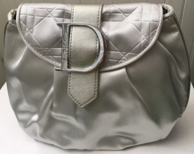 Christian Dior Perfumes Satina Logo Plata Gris Bolso Bolsa Maquillaje BONITO Foto 1 de 4