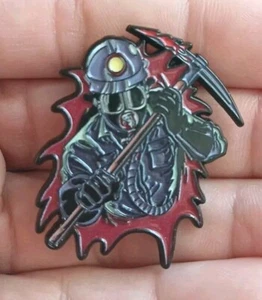 My Bloody Valentine 1981 Horror Movie Miner Killer Ax Custom EMAILLE PIN Rare 80  - Bild 1 von 2